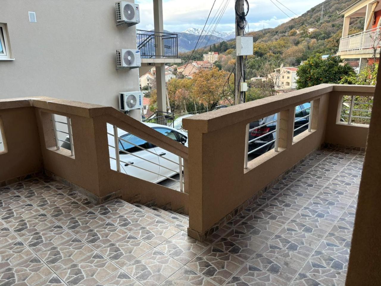 Апартаменти Hillside Vista Тиват